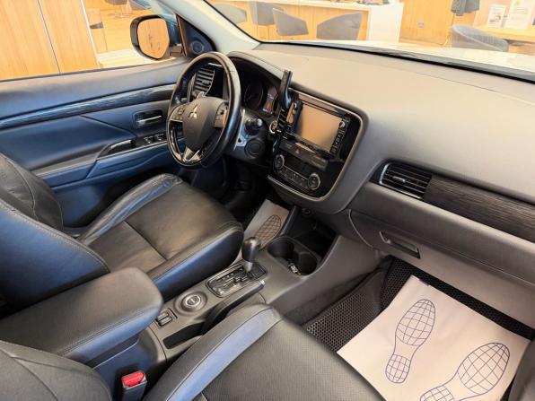 Mitsubishi Outlander III Рестайлинг 2 с пробегом 2016 года, цена 1 699 000 рублей, 110000 км, внедорожник, Автокод Объявления
