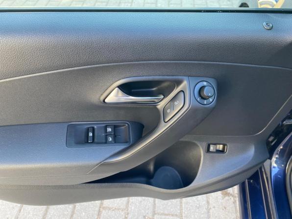 Volkswagen Polo V Рестайлинг с пробегом 2015 года, цена 1 055 000 рублей, 118240 км, седан, Автокод Объявления