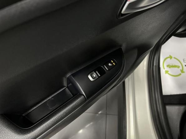 Kia Rio IV с пробегом 2018 года, цена 1 645 000 рублей, 100440 км, хэтчбек, Автокод Объявления