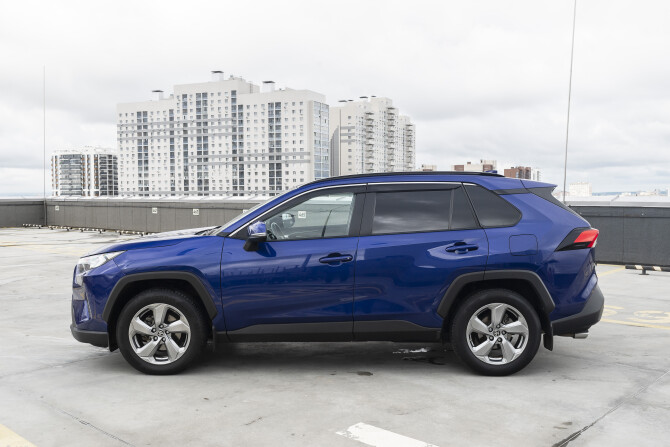 Toyota RAV4 V (XA50) с пробегом 2021 года, цена 3 888 000 рублей, 70230 км, внедорожник, Автокод Объявления