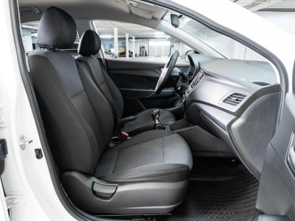 Hyundai Solaris II с пробегом 2017 года, цена 1 355 000 рублей, 78345 км, седан, Автокод Объявления