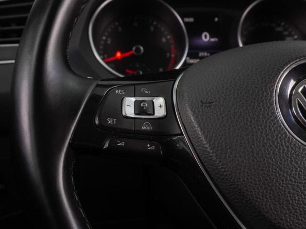Volkswagen Tiguan II с пробегом 2018 года, цена 1 908 000 рублей, 138028 км, внедорожник, Автокод Объявления