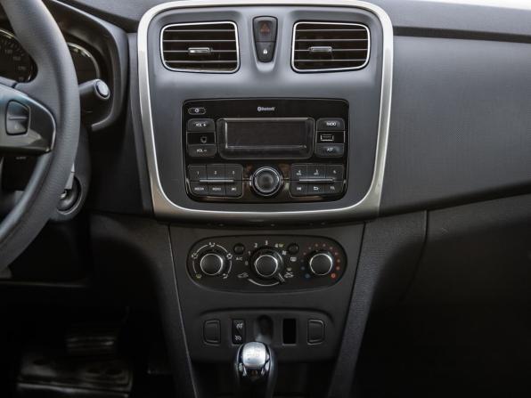 Renault Logan II с пробегом 2018 года, цена 998 000 рублей, 105716 км, седан, Автокод Объявления