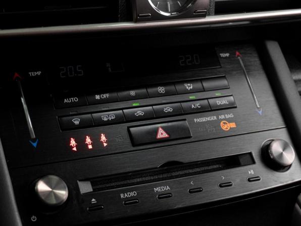Lexus IS III Рестайлинг с пробегом 2018 года, цена 2 949 000 рублей, 129963 км, седан, Автокод Объявления