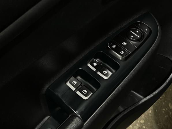 Kia Rio IV Рестайлинг с пробегом 2021 года, цена 1 670 000 рублей, 93500 км, хэтчбек, Автокод Объявления