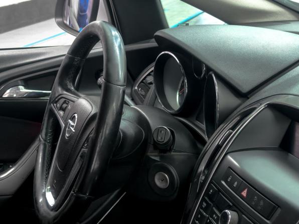 Opel Astra J с пробегом 2010 года, цена 589 900 рублей, 208000 км, универсал, Автокод Объявления