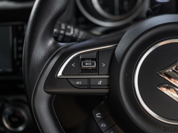 Suzuki Swift V с пробегом 2021 года, цена 1 085 500 рублей, 49743 км, хэтчбек, Автокод Объявления