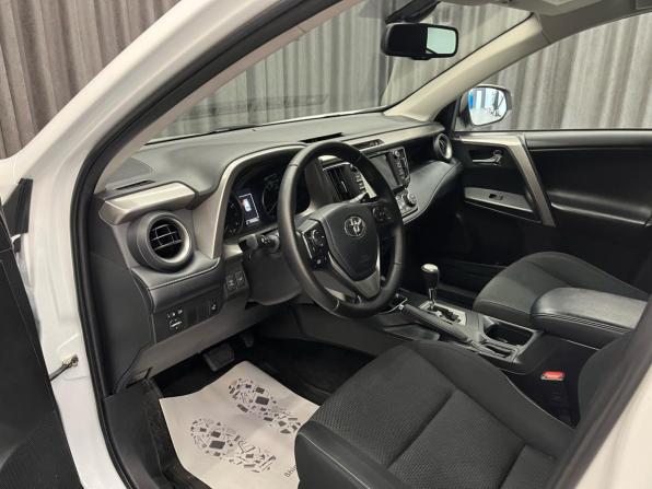 Toyota RAV4 IV (XA40) Рестайлинг с пробегом 2018 года, цена 2 379 000 рублей, 152000 км, внедорожник, Автокод Объявления