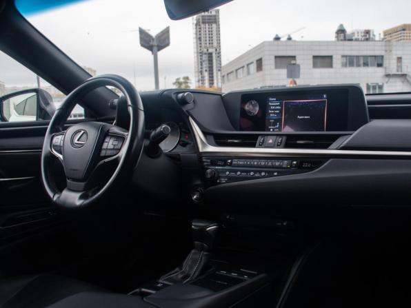 Lexus ES VII с пробегом 2018 года, цена 3 497 000 рублей, 121139 км, седан, Автокод Объявления