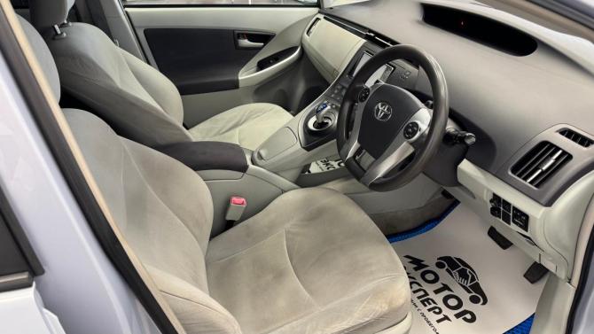 Toyota Prius III (XW30) с пробегом 2009 года, цена 790 000 рублей, 218880 км, лифтбек, Автокод Объявления