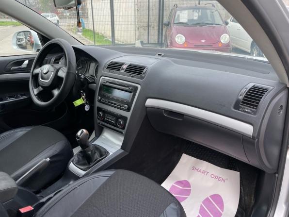 Skoda Octavia II (A5) Рестайлинг с пробегом 2013 года, цена 875 000 рублей, 176000 км, лифтбек, Автокод Объявления