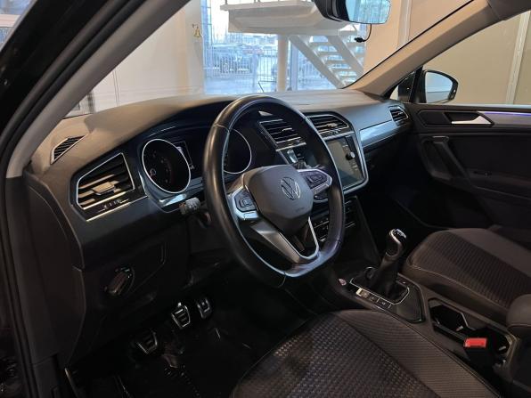 Volkswagen Tiguan II Рестайлинг с пробегом 2022 года, цена 2 540 000 рублей, 55427 км, внедорожник, Автокод Объявления
