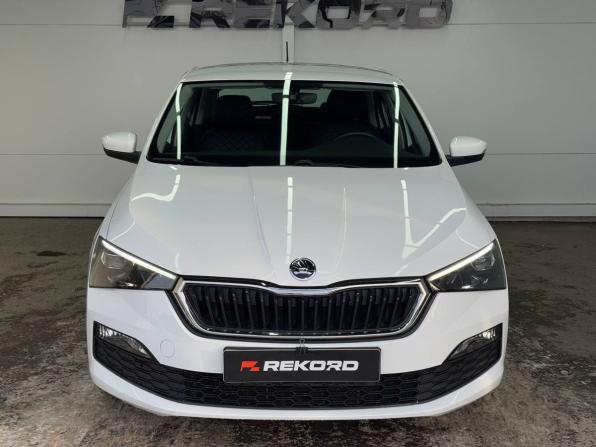 Skoda Rapid II с пробегом 2022 года, цена 2 199 000 рублей, 31399 км, лифтбек, Автокод Объявления