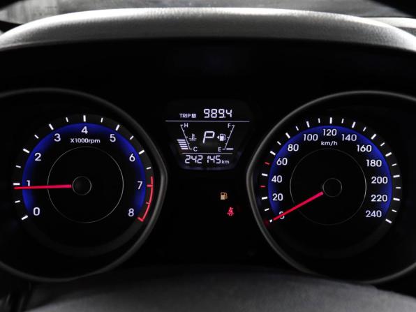 Hyundai Elantra V (MD) Рестайлинг с пробегом 2015 года, цена 999 000 рублей, 242142 км, седан, Автокод Объявления