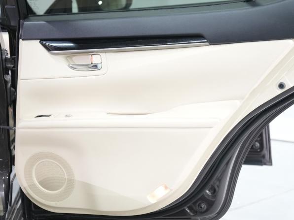 Lexus ES VI с пробегом 2012 года, цена 2 230 000 рублей, 180843 км, седан, Автокод Объявления
