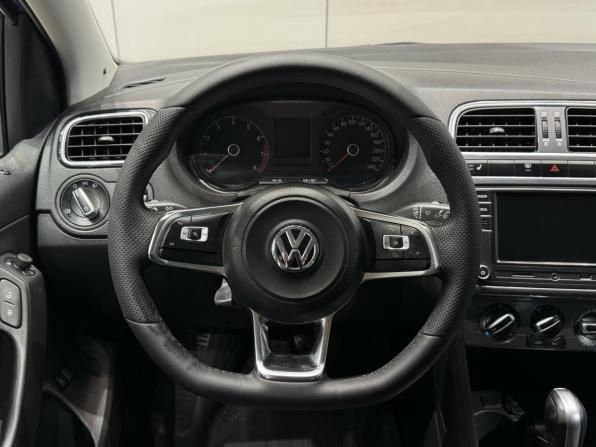 Volkswagen Polo V Рестайлинг с пробегом 2020 года, цена 1 450 000 рублей, 75353 км, седан, Автокод Объявления