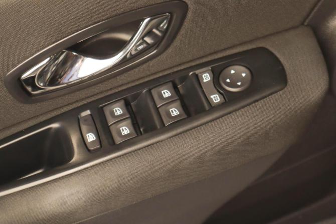 Renault Fluence I Рестайлинг с пробегом 2015 года, цена 969 000 рублей, 147167 км, седан, Автокод Объявления