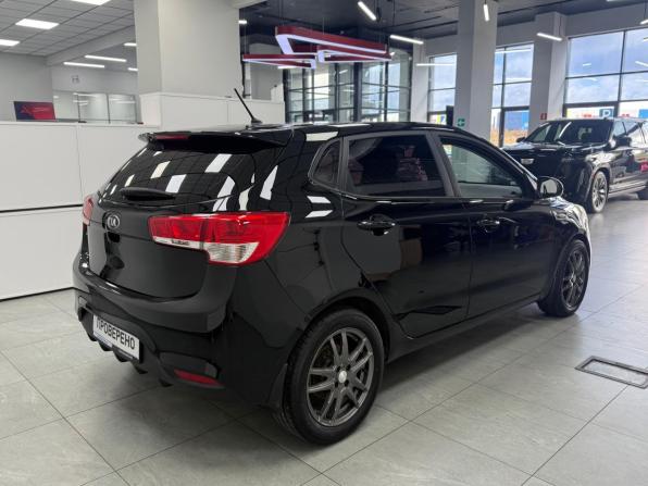 Kia Rio III Рестайлинг с пробегом 2016 года, цена 990 000 рублей, 130556 км, хэтчбек, Автокод Объявления