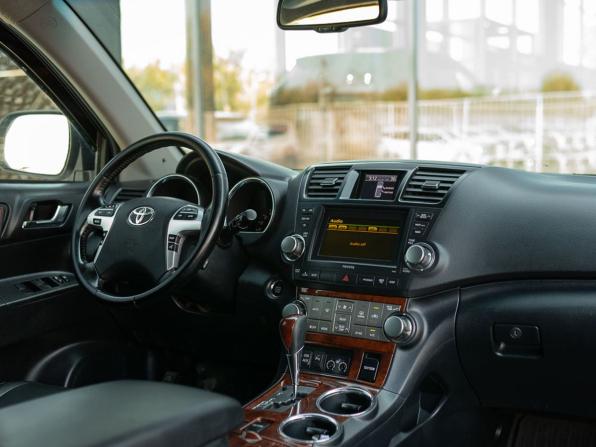 Toyota Highlander II (XU40) Рестайлинг с пробегом 2011 года, цена 1 770 000 рублей, 265155 км, внедорожник, Автокод Объявления