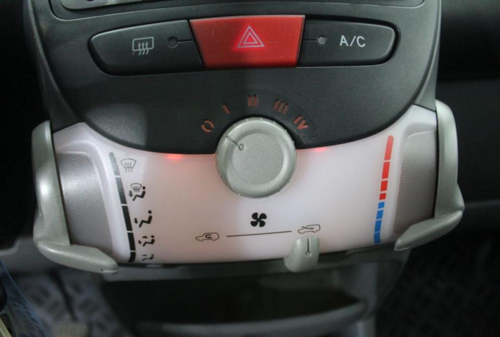 Peugeot 107 I Астрахань  - изображение 18