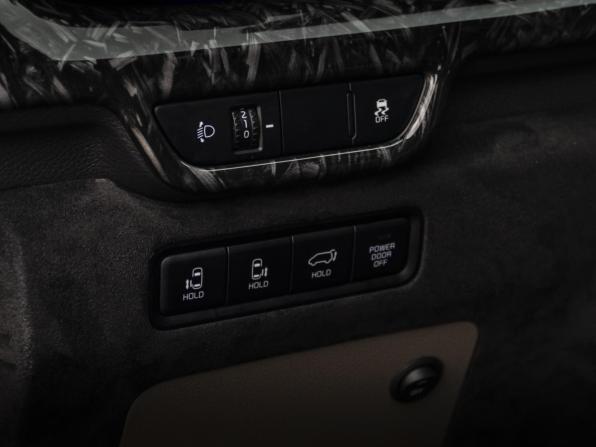 Kia Carnival IV Рестайлинг с пробегом 2024 года, цена 11 300 000 рублей, 26571 км, минивэн, Автокод Объявления