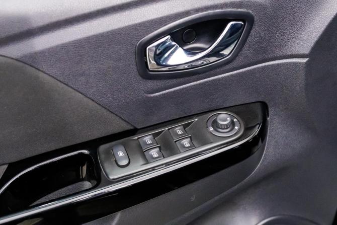 Renault Kaptur I с пробегом 2017 года, цена 1 097 000 рублей, 76572 км, внедорожник, Автокод Объявления