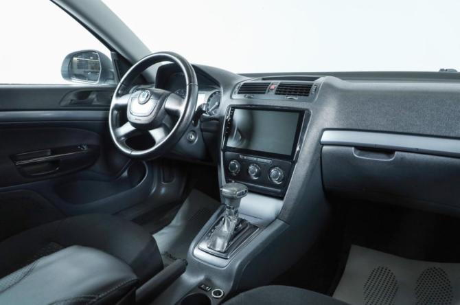 Skoda Octavia II (A5) Рестайлинг с пробегом 2010 года, цена 799 000 рублей, 293000 км, лифтбек, Автокод Объявления