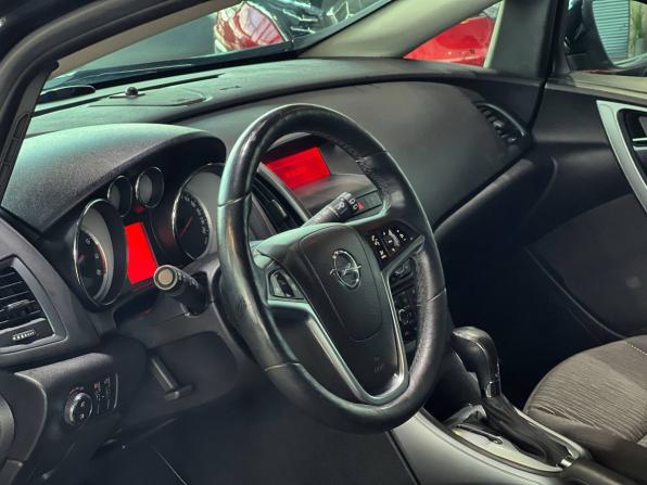 Opel Astra J Рестайлинг с пробегом 2014 года, цена 1 090 000 рублей, 115299 км, хэтчбек, Автокод Объявления