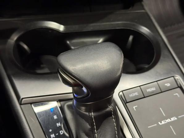 Lexus UX I с пробегом 2021 года, цена 3 379 000 рублей, 32000 км, внедорожник, Автокод Объявления