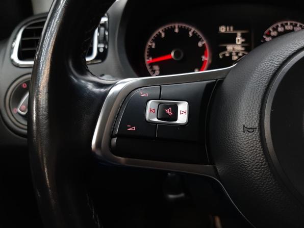 Volkswagen Polo V Рестайлинг с пробегом 2018 года, цена 1 240 000 рублей, 99798 км, седан, Автокод Объявления