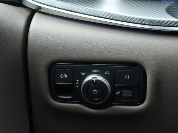 Mercedes-Benz V-Класс III (W447) Рестайлинг 2 с пробегом 2025 года, цена 12 200 000 рублей, 8703 км, минивэн, Автокод Объявления