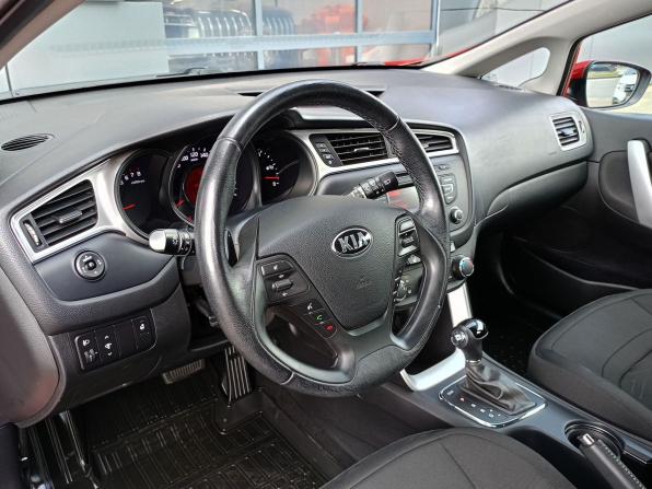 Kia Ceed II Рестайлинг с пробегом 2018 года, цена 1 725 600 рублей, 28927 км, хэтчбек, Автокод Объявления
