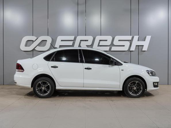 Volkswagen Polo V Рестайлинг с пробегом 2018 года, цена 1 264 000 рублей, 132030 км, седан, Автокод Объявления