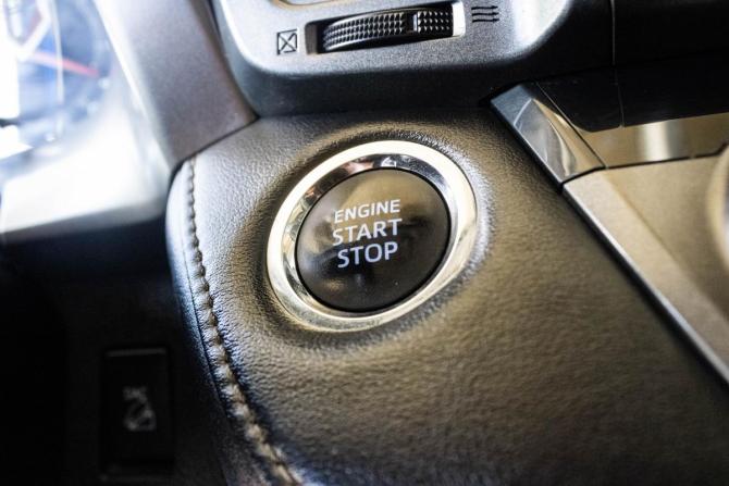 Toyota RAV4 IV (XA40) с пробегом 2014 года, цена 2 399 000 рублей, 136025 км, внедорожник, Автокод Объявления