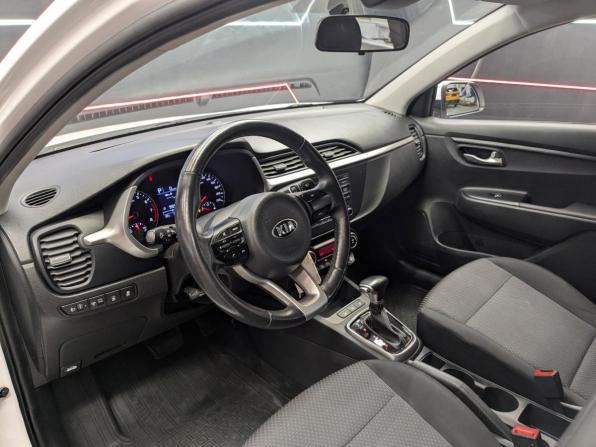 Kia Rio IV Рестайлинг с пробегом 2021 года, цена 1 390 000 рублей, 97751 км, седан, Автокод Объявления