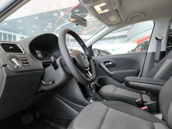 Volkswagen Polo V Рестайлинг с пробегом 2017 года, цена 1 399 000 рублей, 98273 км, седан, Автокод Объявления