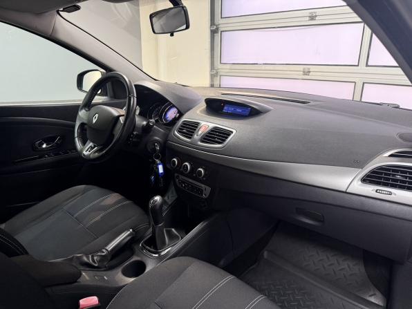 Renault Fluence I Рестайлинг с пробегом 2014 года, цена 950 000 рублей, 121989 км, седан, Автокод Объявления