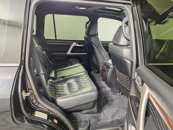 Toyota Land Cruiser 200 Series Рестайлинг 2 с пробегом 2017 года, цена 5 849 000 рублей, 300215 км, внедорожник, Автокод Объявления