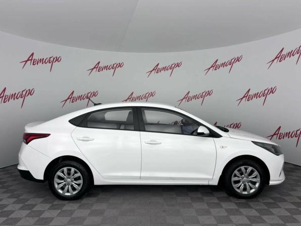 Hyundai Solaris II Рестайлинг с пробегом 2022 года, цена 1 379 000 рублей, 109324 км, седан, Автокод Объявления