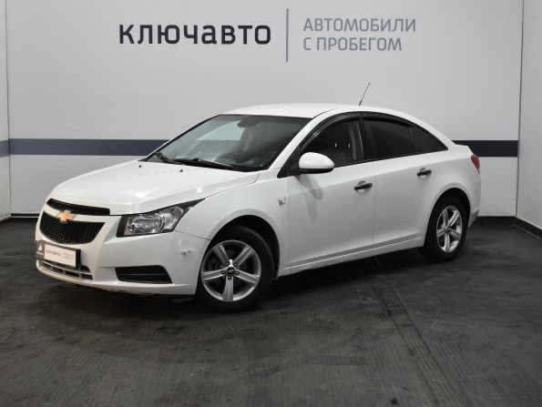 Chevrolet aveo 2022. Шевроле круз белый 2012 седан. Шевроле в новосибирске. Gm 95473219 подиум номерного. Chevrolet cruze hatchback 2012.